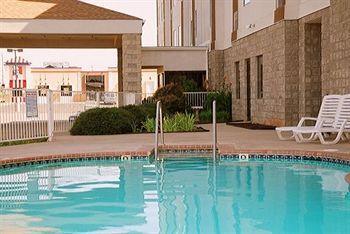 Chisholm Suite Hotel Duncan Buitenkant foto